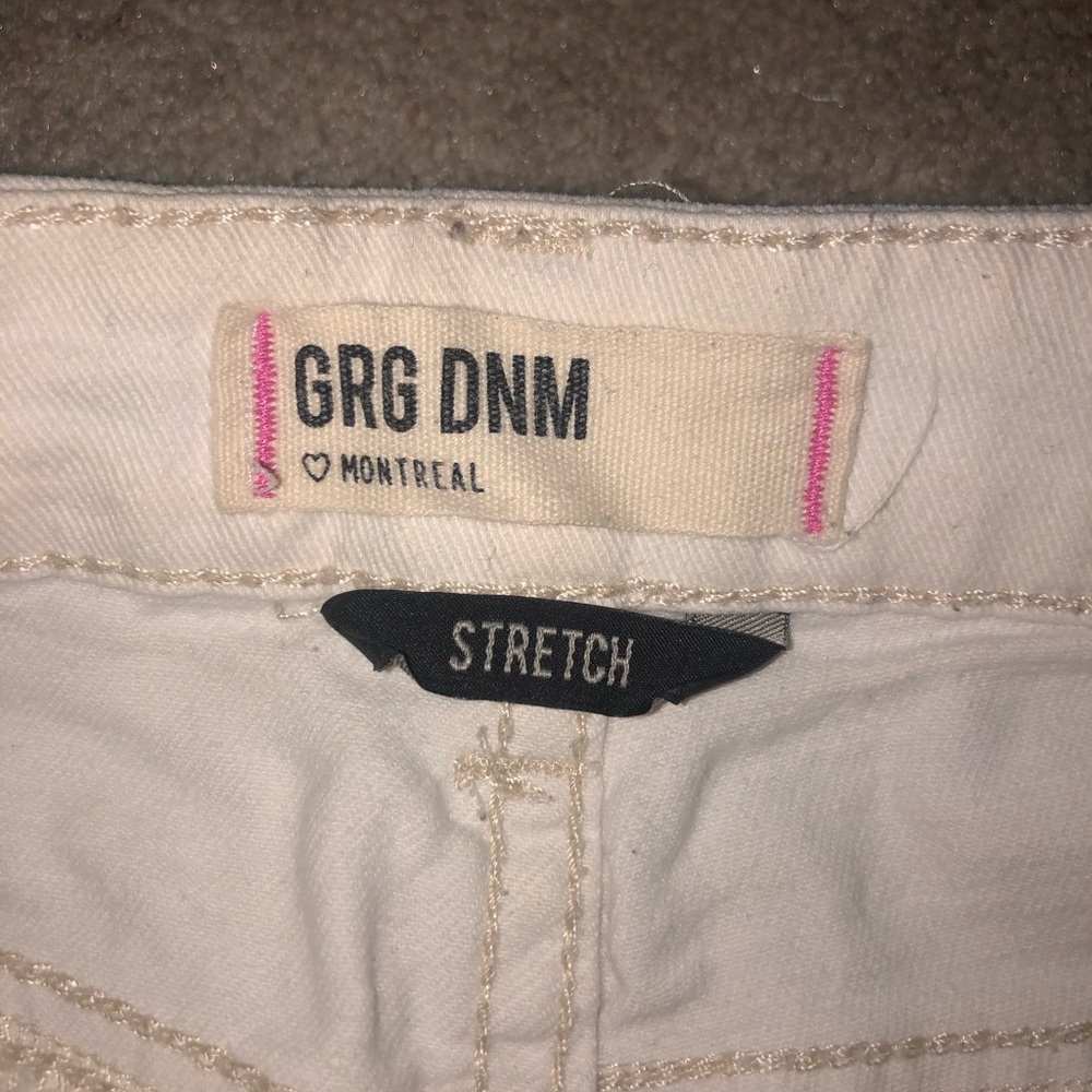 WHITE SHORTS - Picture 3 of 3